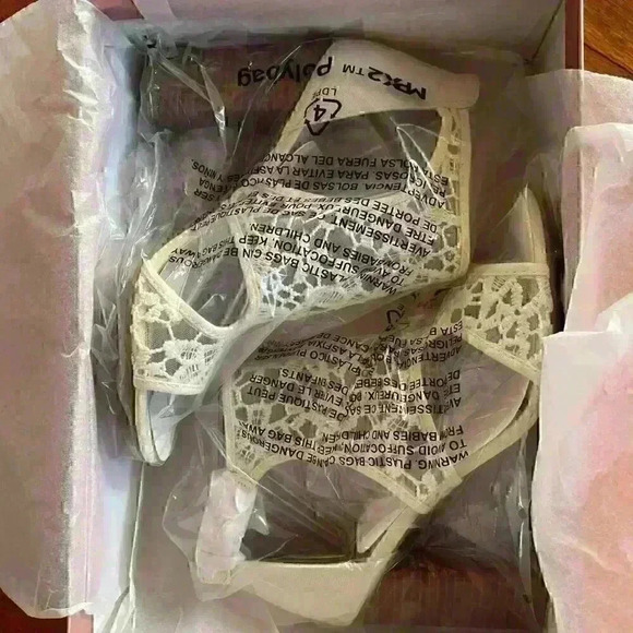 Fergalicious Maddox 3 Peep Toe Block Heels Maddox 3 Cream SIZE 6 (BRAND NEW) - Picture 13 of 16